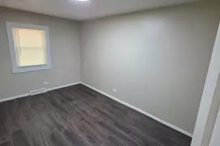 11935 S Wallace St, Chicago, IL 60628 - Photo 9