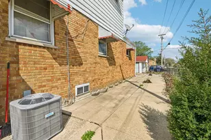 8853 S Troy Ave, Evergreen Park, IL 60805 - Photo 21