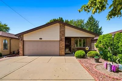 288 Escanaba Avenue, Calumet City, IL 60409 - Photo 1