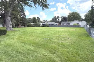 634 Barrington Ave, East Dundee, IL 60118 - Photo 5
