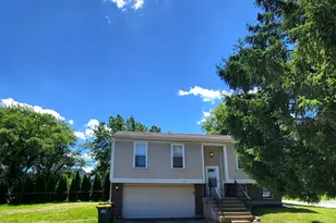 682 N Oswego Dr, Carol Stream, IL 60188 - Photo 3