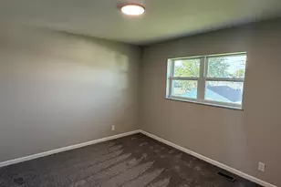 715 Old Indian Trail Rd, Aurora, IL 60506 - Photo 5