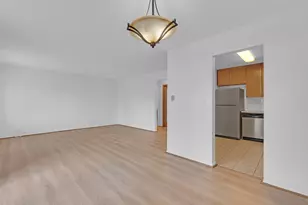 1515 E Churchill Dr, Palatine, IL 60074 - Photo 9