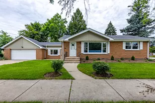 795 E 163rd St, South Holland, IL 60473 - Photo 1