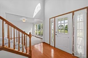 1850 Mission Hills Dr, Elgin, IL 60123 - Photo 3