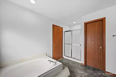 1850 Mission Hills Drive, Elgin, IL 60123 - Photo 23