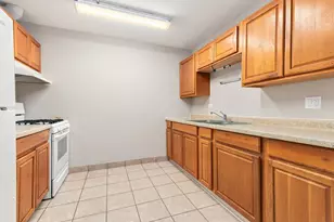 148 E Bailey Rd, Naperville, IL 60565 - Photo 7
