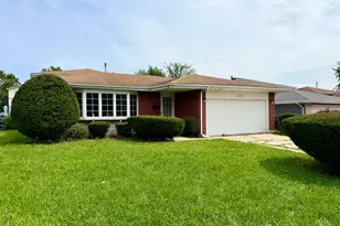 1302 Prince Dr, South Holland, IL 60473 - Photo 1