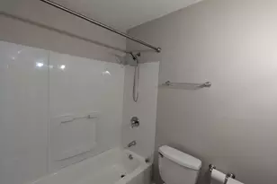 5534 E Lake Dr, Lisle, IL 60532 - Photo 9
