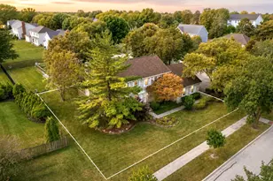 17 Cherrywood Dr, Schaumburg, IL 60194 - Photo 3