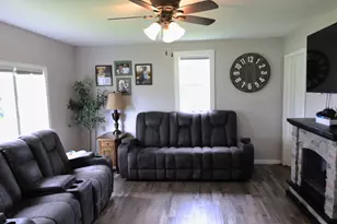 145 E Spaulding Ave, Clifton, IL 60927 - Photo 5