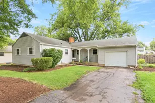 136 Park Ave, Cary, IL 60013 - Photo 1