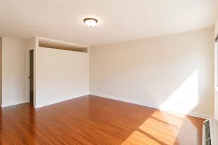 2411 W Fargo Ave, Chicago, IL 60645 - Photo 7