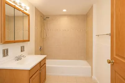 2411 W Fargo Avenue #202, Chicago, IL 60645 - Photo 3