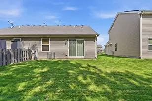 2533 Hearthstone Dr, Hampshire, IL 60140 - Photo 9