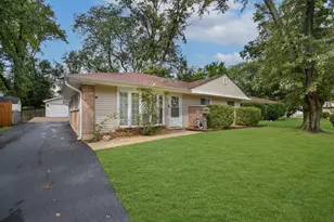 428 Navajo St, Park Forest, IL 60466 - Photo 1