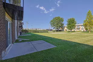 9575 Terrace Pl, Des Plaines, IL 60016 - Photo 15