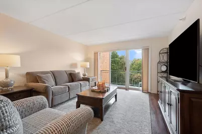 6801 N Milwaukee Avenue #402, Niles, IL 60714 - Photo 5