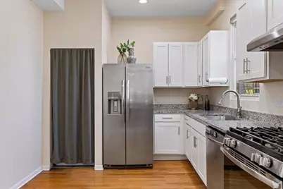 644 W Briar Place #2R, Chicago, IL 60657 - Photo 11