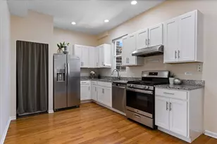 644 W Briar Pl, Chicago, IL 60657 - Photo 9