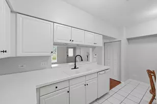 402 Arboretum Dr, Lombard, IL 60148 - Photo 9