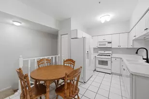 402 Arboretum Dr, Lombard, IL 60148 - Photo 7