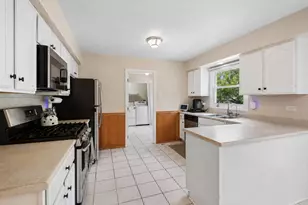 2204 Kensington Dr, Schaumburg, IL 60194 - Photo 7