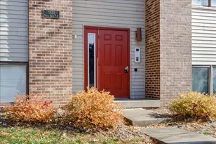 1920 Tracy Dr, Bloomington, IL 61704 - Photo 3