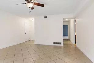 1920 Tracy Dr, Bloomington, IL 61704 - Photo 5