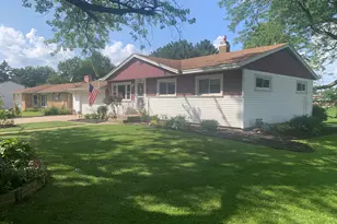 702 Bourn St, Harvard, IL 60033 - Photo 3