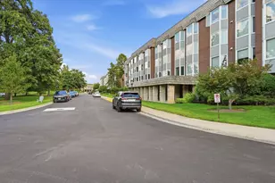 2500 Windsor Mall, Park Ridge, IL 60068 - Photo 3