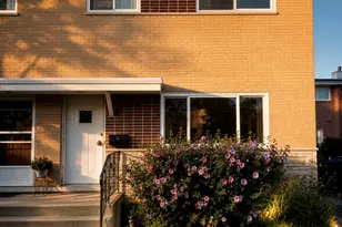 529 E Lincoln St, Mount Prospect, IL 60056 - Photo 1