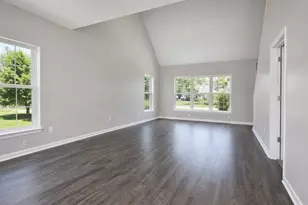 9278 Norris Dr, Hobart, IN 46342 - Photo 5