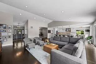 609 N Carlyle Ln, Arlington Heights, IL 60004 - Photo 3