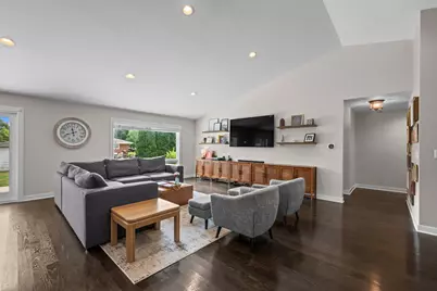 609 N Carlyle Lane, Arlington Heights, IL 60004 - Photo 5