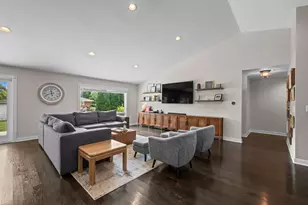 609 N Carlyle Ln, Arlington Heights, IL 60004 - Photo 5