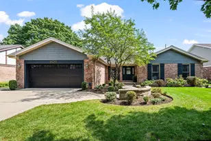609 N Carlyle Ln, Arlington Heights, IL 60004 - Photo 1