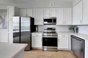 435 W Erie St, Chicago, IL 60654 - Photo 9