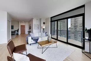 435 W Erie St, Chicago, IL 60654 - Photo 3