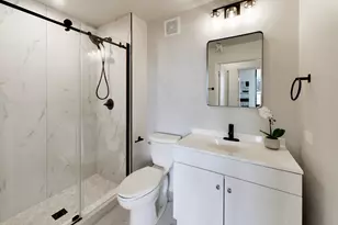 435 W Erie St, Chicago, IL 60654 - Photo 23