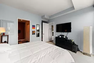 240 E Illinois St, Chicago, IL 60611 - Photo 5