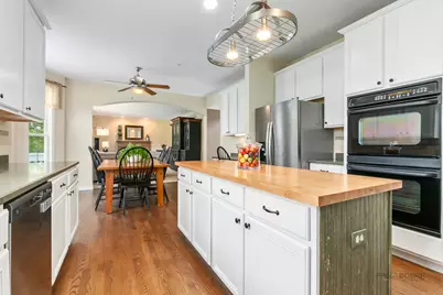 27517 E Savannah Trail, Lake Barrington, IL 60010 - Photo 15