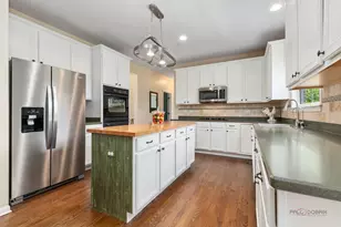 27517 E Savannah Trail, Lake Barrington, IL 60010 - Photo 13