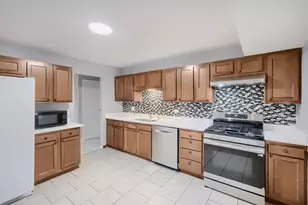 1465 William Clifford Ln, Elk Grove Village, IL 60007 - Photo 9