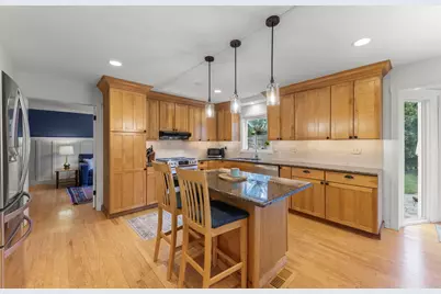 1725 Maple Leaf Court, Wheaton, IL 60187 - Photo 9