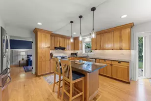 1725 Maple Leaf Ct, Wheaton, IL 60187 - Photo 9