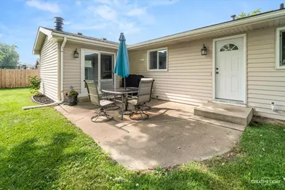 2160 W Illinois Avenue, Aurora, IL 60506 - Photo 17
