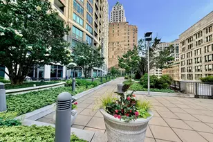 130 N Garland Ct, Chicago, IL 60602 - Photo 33