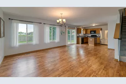 220 W Meadow Drive, Cortland, IL 60112 - Photo 5