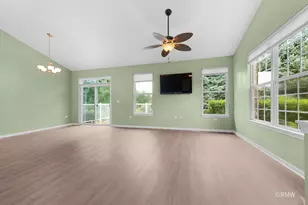 981 Oak Ridge Blvd, Elgin, IL 60120 - Photo 7
